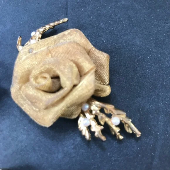 Lot of 3 Vintage Gold Tone Pins Brooch Mesh Rose Pearl Wreath Green Rhinestone - Picture 6 of 10